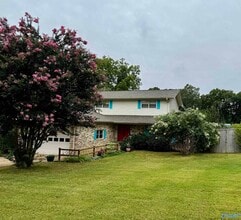 Building Photo - 7608 Peacock Dr SW