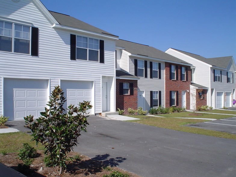 Primary Photo - SouthRidge Apartments and Townhomes