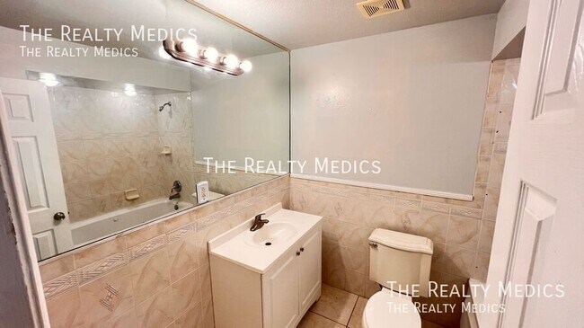 Building Photo - 1073 Leeward Dr