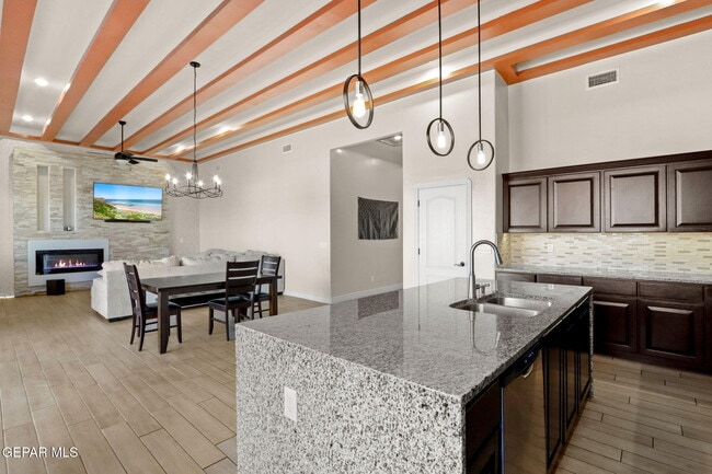 Building Photo - 12321 Desert Dove Ave