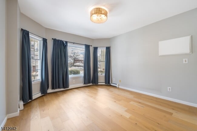 Building Photo - 30 Sussex Ave