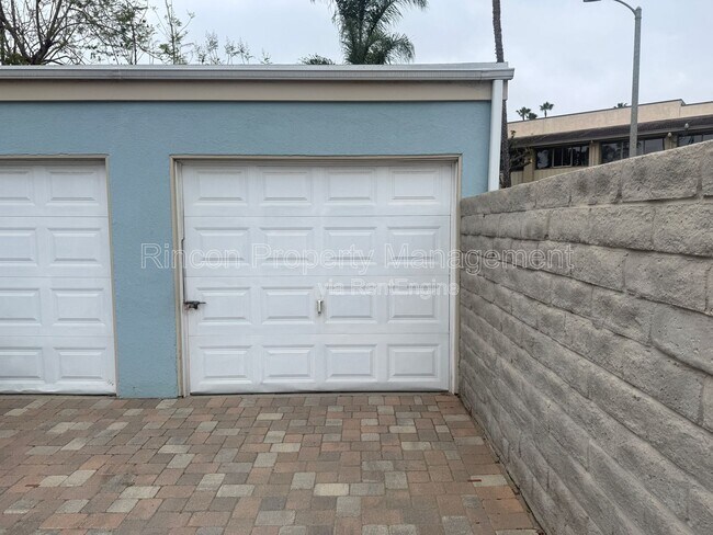 Building Photo - 2474 Seahorse Ave