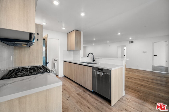 Building Photo - 1650 S Bentley Ave