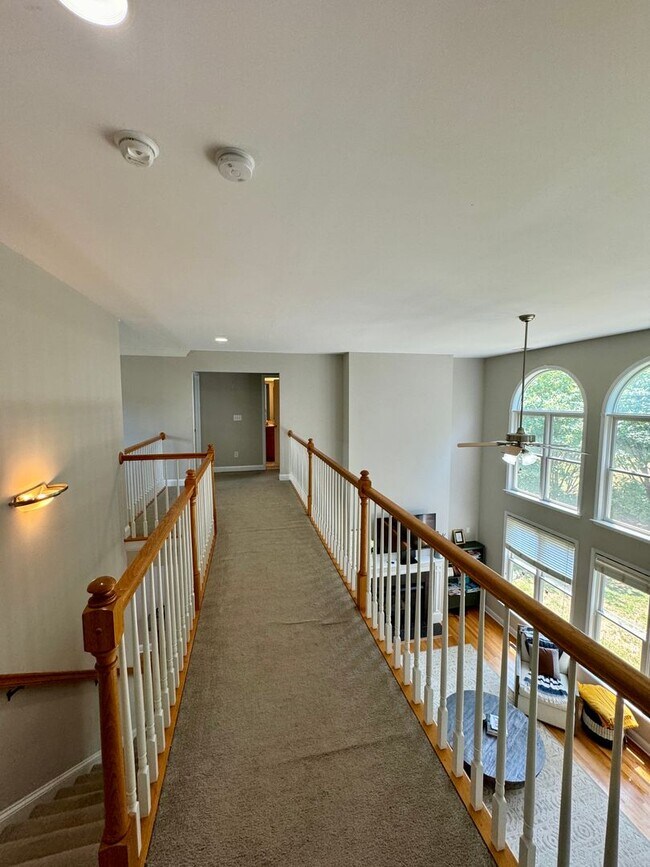 Building Photo - AVAILABLE AUGUST 23.  Spacious 5BR Home in...