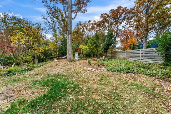 Building Photo - Updated Colonial Home in Westgage Neighbor...