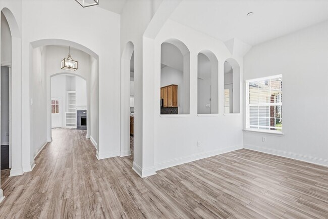 Building Photo - 567 Southridge Way