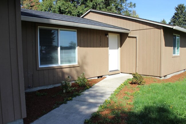 Building Photo - 4 bedroom, 2 bath home near Intel in Hillsboro