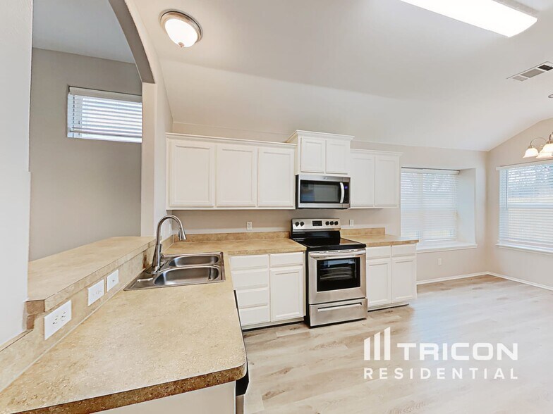 Building Photo - 5712 Parkview Hills Ln