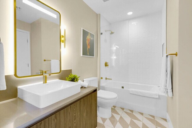 Building Photo - 601 NE 1st Ave