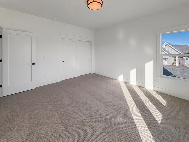 Building Photo - Luxury New Construction in Centerra: 4-Bed High-End Home, Dog Friendly, Fenced Yard, Near Downtow...