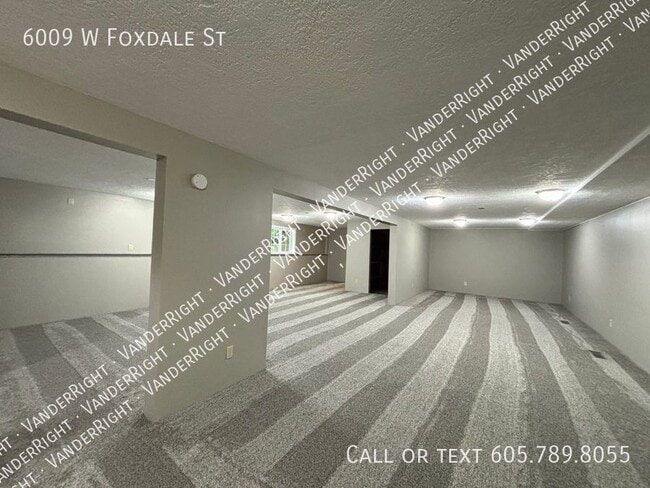 Building Photo - 6009 W Foxdale St