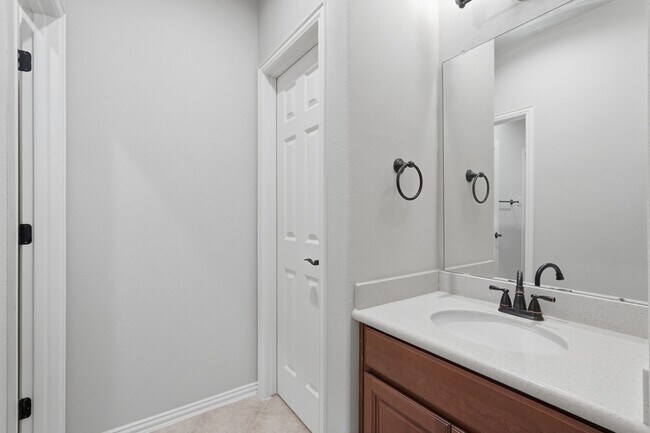 Building Photo - 126 E Cove View Trail