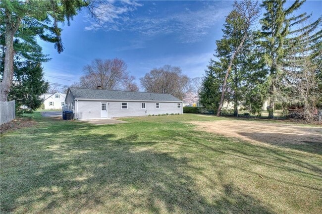 Building Photo - 140 Phillips Rd