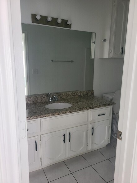 Building Photo - 1101 Lexington Cir