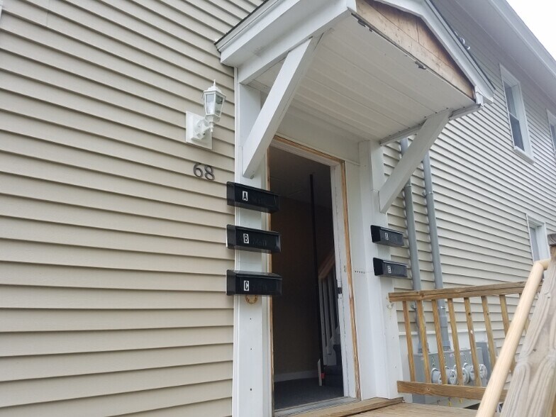 Building Photo - 68 Pearl St