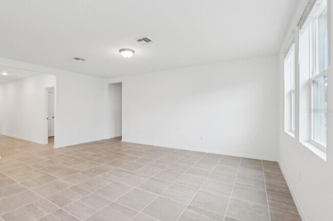 Building Photo - 2310 White Tail St