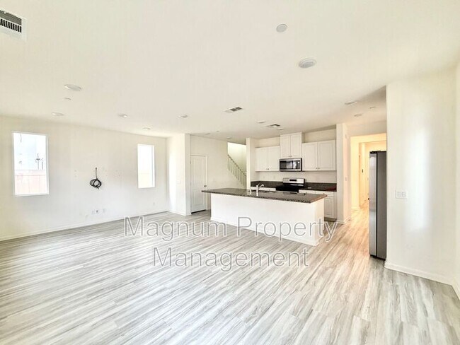 Building Photo - 25161 Harmony Ave