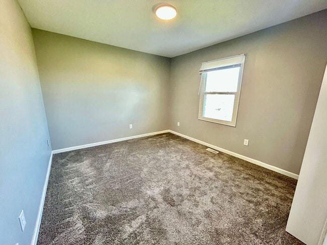 Building Photo - Modern 3BR Apartment in Richmond!