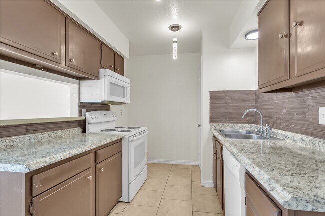 Building Photo - 6913 Chasewood Dr