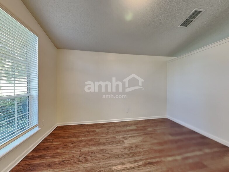 Building Photo - 927 Ashton Cove Terrace