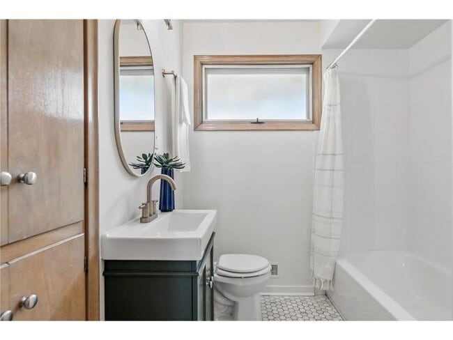 Building Photo - 4212 Princeton Ave