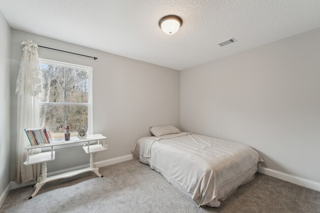 Building Photo - 601 Meloney Dr