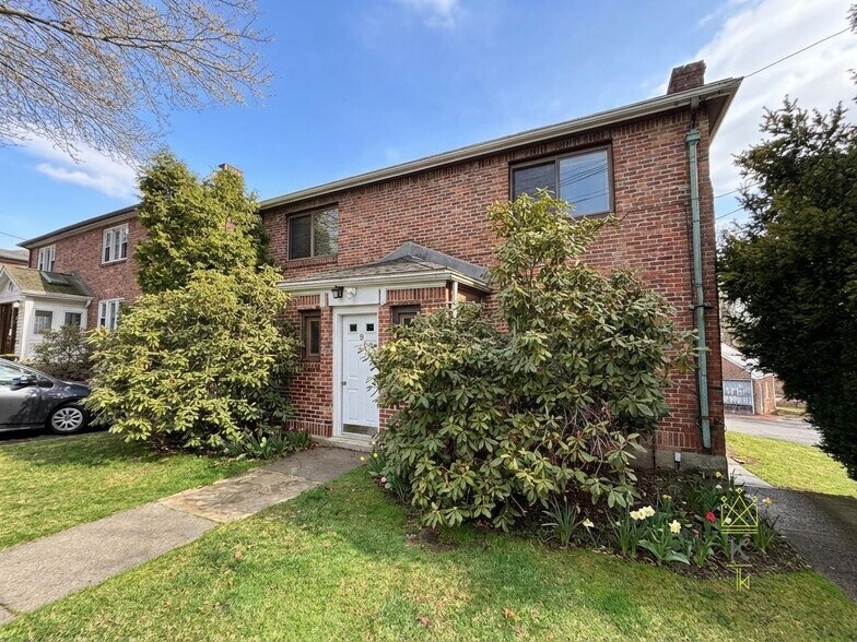 Building Photo - 9 Reservoir Rd