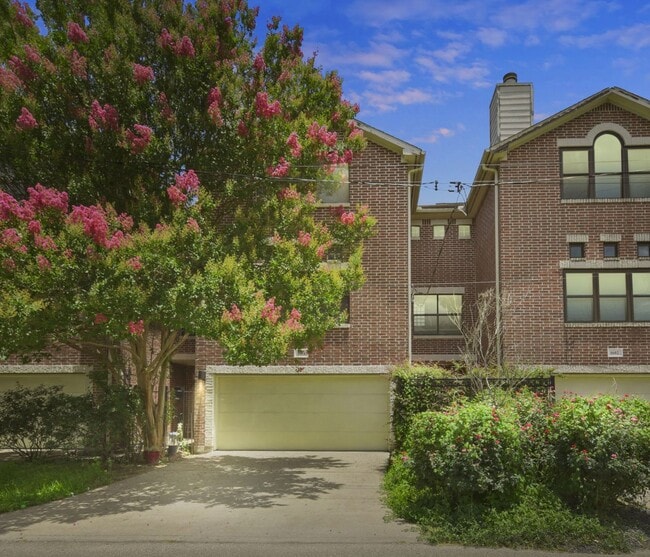 Building Photo - Stunning Rice Military Rental – Gated, Spa...