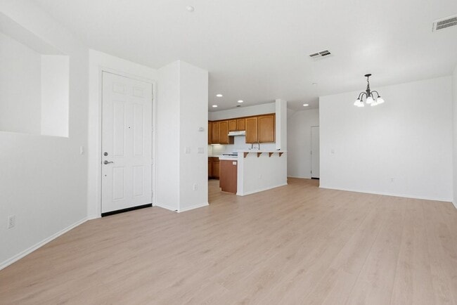 Building Photo - Oceanside - Pelican Cove Townhouse!