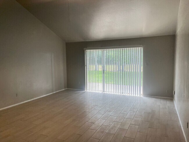 Building Photo - 1815 Westwood Dr