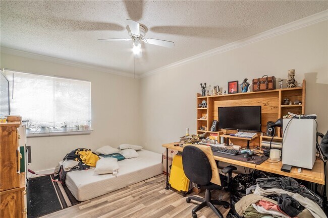 Building Photo - 10622 Golden Quail Dr