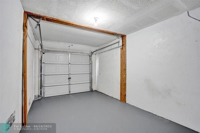 Building Photo - 8904 SW 22nd St