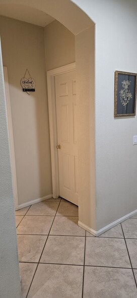 Building Photo - 395 Plaza Calimar