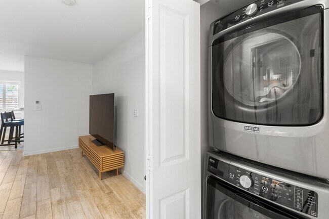 Building Photo - Fully Remodeled & Furnished – Villas at Ka...