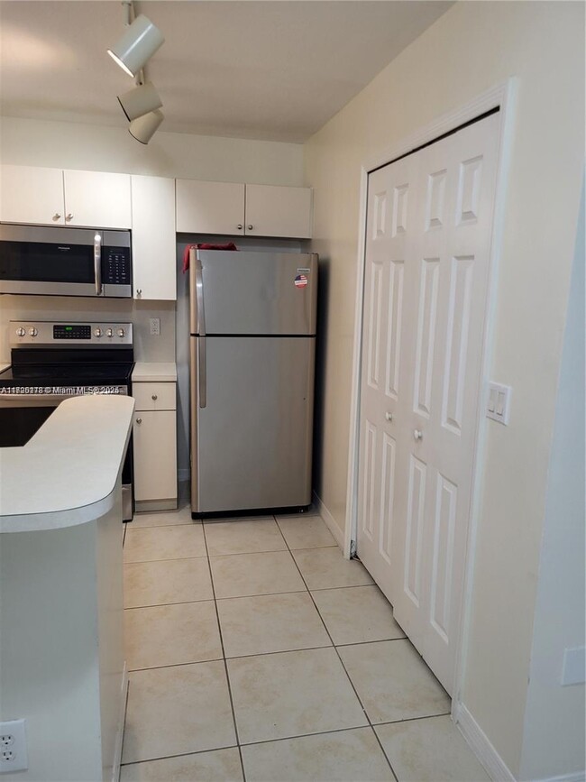Building Photo - 1260 SE 31st Ct