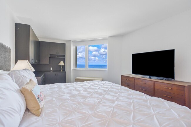 Building Photo - 550 S Ocean Blvd