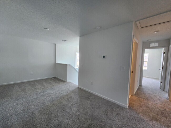 Building Photo - GORGEOUS 4-Bedroom Home in Lake Wales