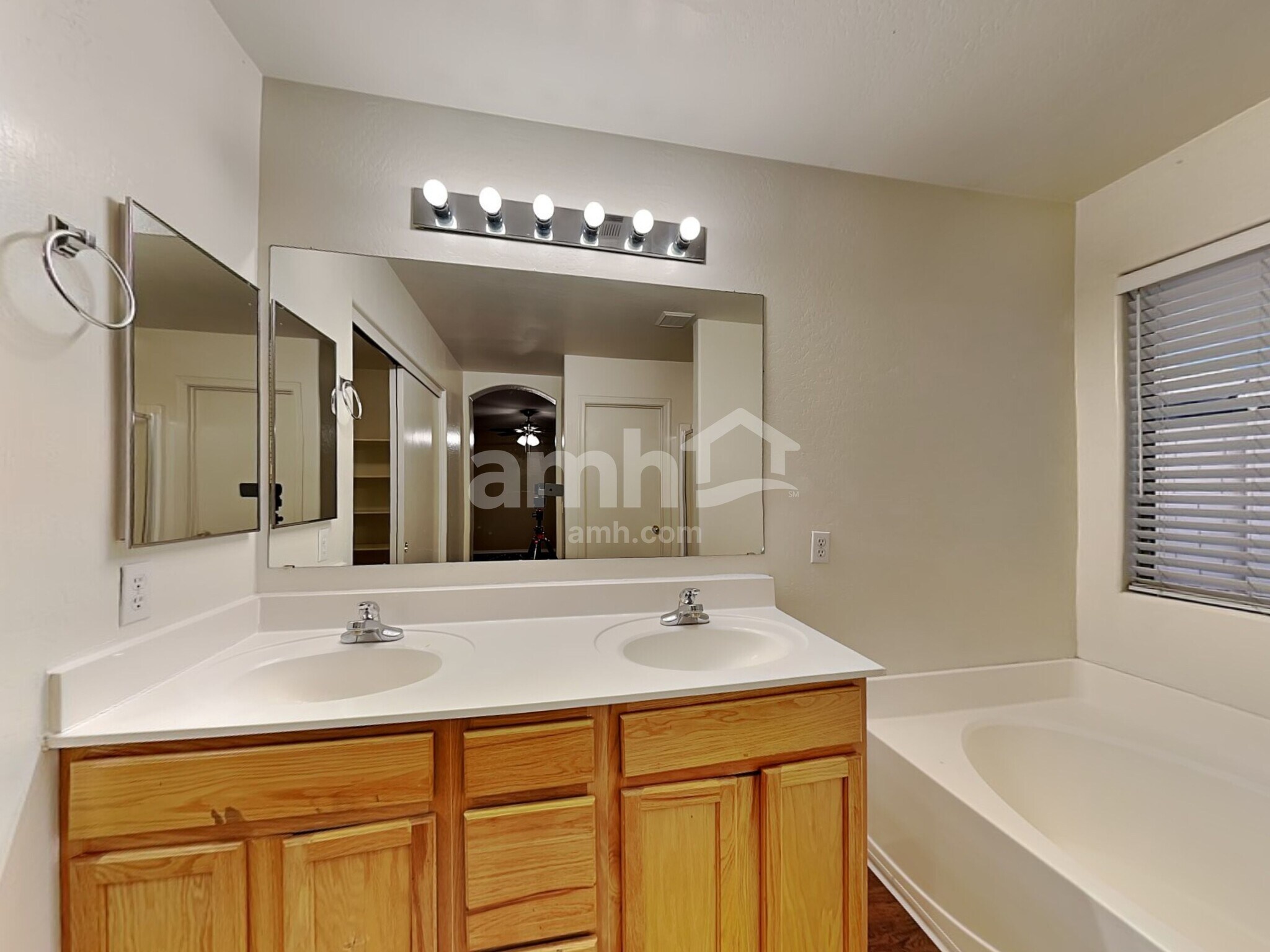 Building Photo - 7312 W Cordes Rd