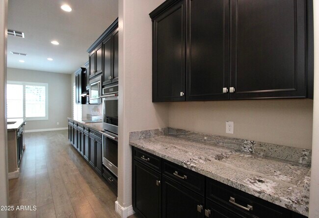 Building Photo - 10463 E Sanger Ave