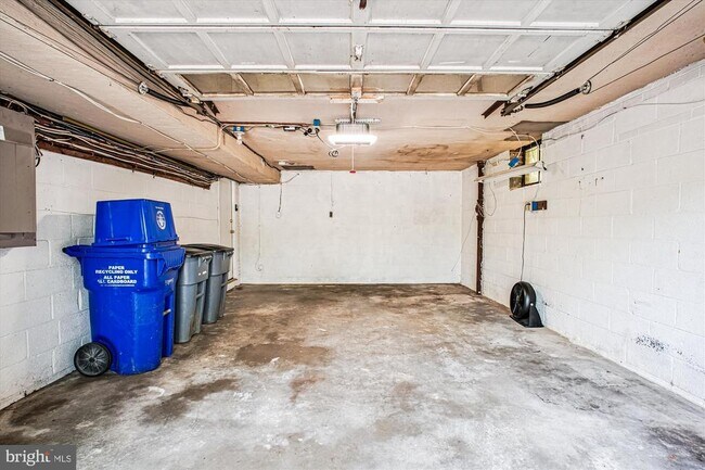 Building Photo - 6200 Verne St