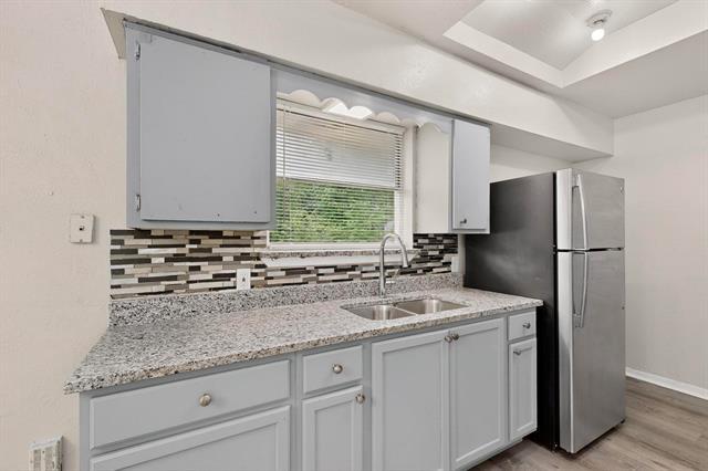 Building Photo - 524 Longridge Dr