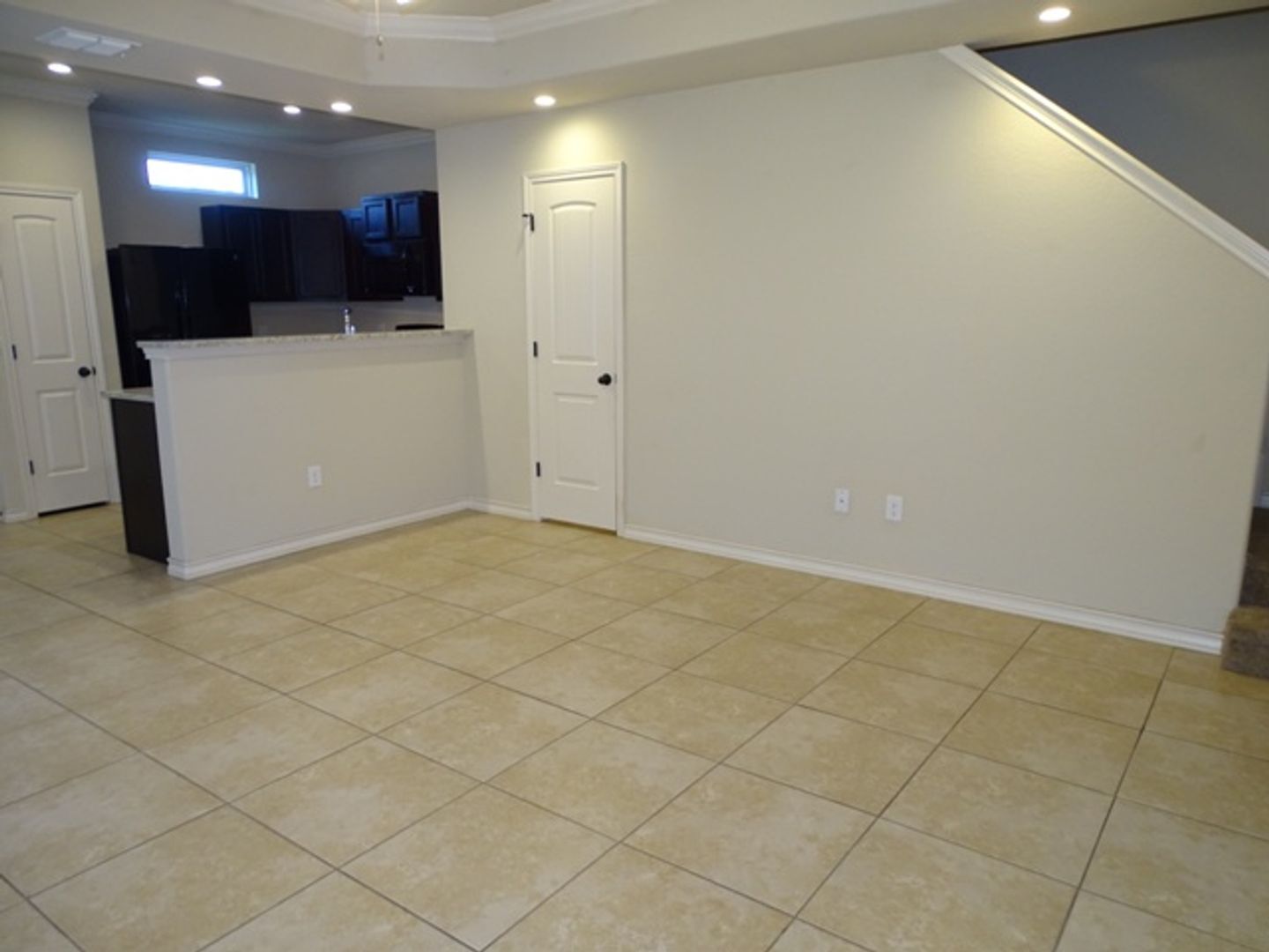 Building Photo - 7054 Lakeview Dr