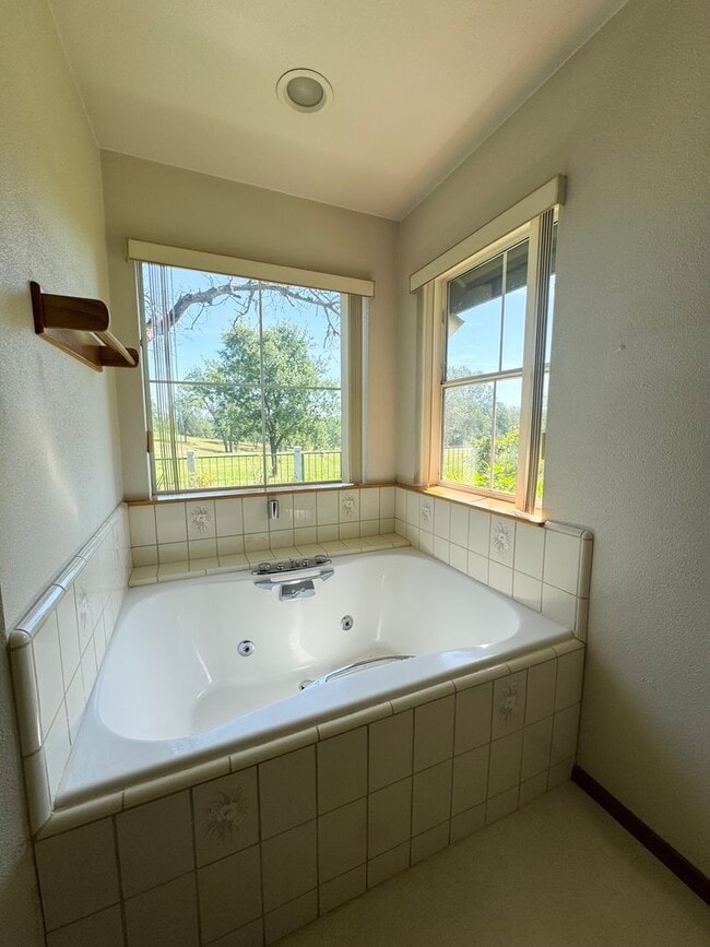 Building Photo - 1855 Gold Hills Dr