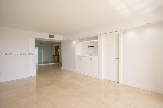 Building Photo - 2333 Brickell Ave