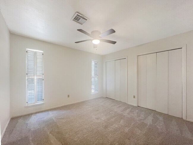 Building Photo - 2604 NE Garden Ln