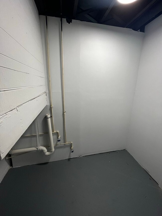 Building Photo - Charming 3 Bedroom Home with Finished Base...