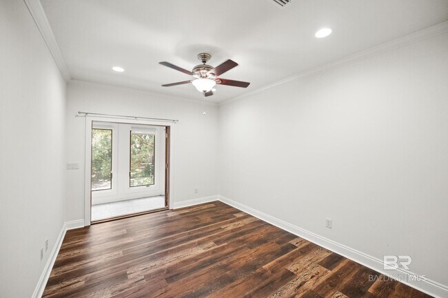 Building Photo - 491 Pine Ave