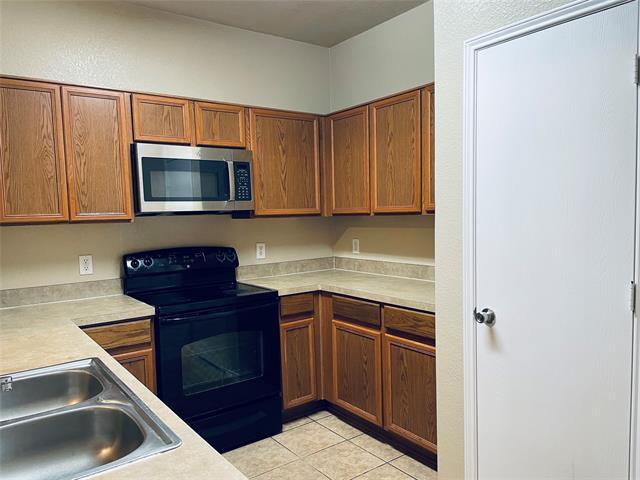 Building Photo - 2641 Tilden Dr