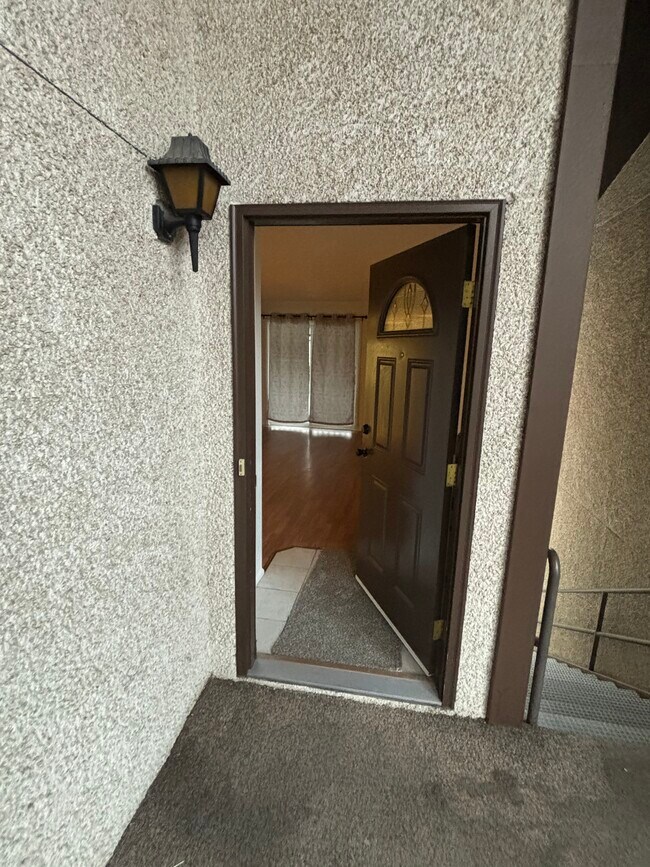 Building Photo - 1440 Vega Cir