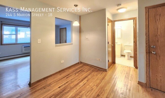 Building Photo - Spacious 1bed/1bath with Heat included, Ha...